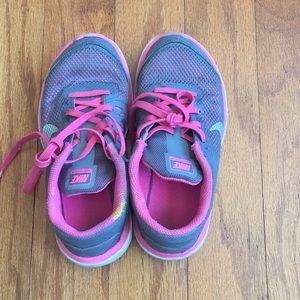 Girl’s Nike sneaker